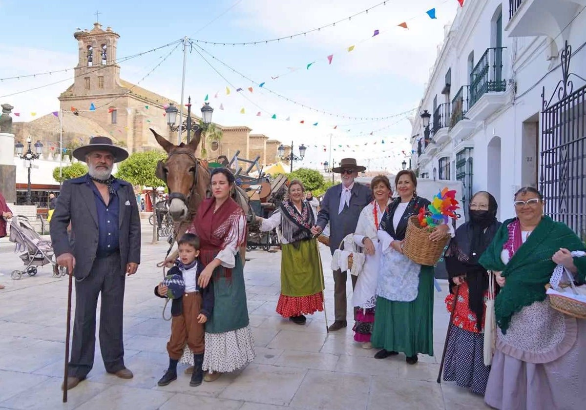 El pueblo de Moguer se vuelca en llenar de ambiente las calles de la localidad