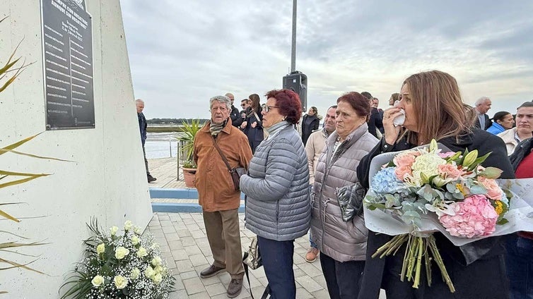 Lepe rinde homenaje a Juan Antonio Cordero y a las víctimas del 'Villa de Pitanxo'
