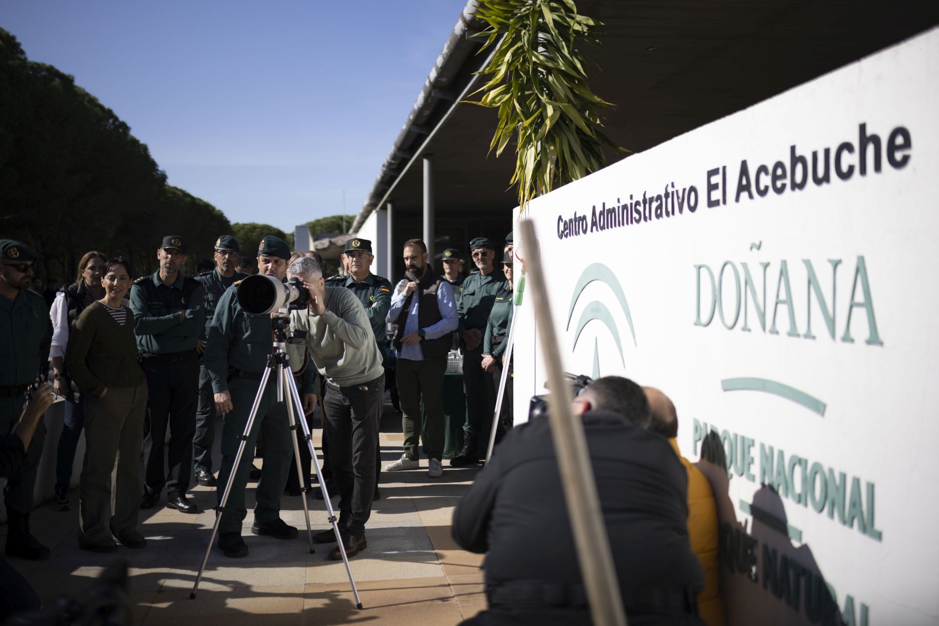 Las imágenes del ministro del Interior en el centro del Seprona de Doñana