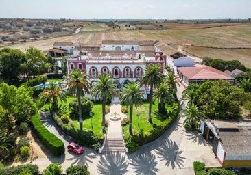 Un palacio de Huelva diseñado por Aníbal González busca comprador: tiene más de 2.400 metros cuadrados y este es su precio