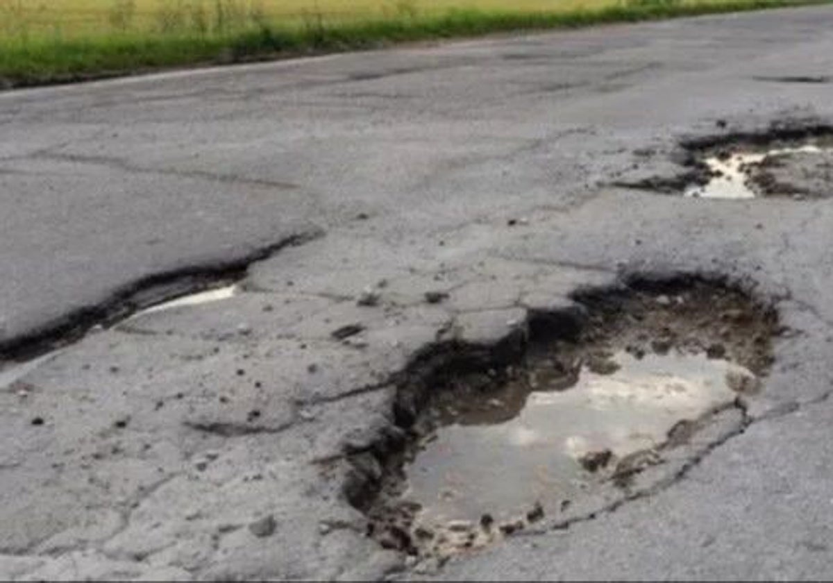 Varios socavones en la carretera A-478 de la provincia de Huelva