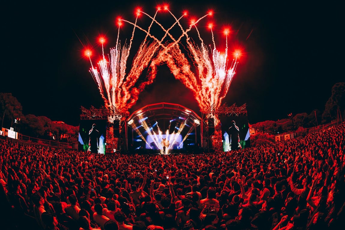 Las mejores imágenes de la inolvidable fiesta de los jóvenes portugueses en Punta Umbría: &quot;Esto es el paraíso&quot;