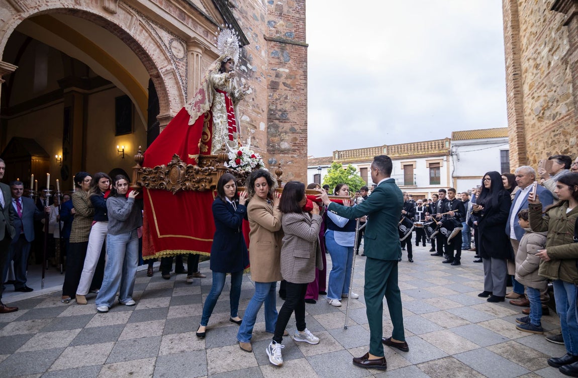 La procesión de la Virgen de Albricias en El Cerro de Andévalo, en imágenes