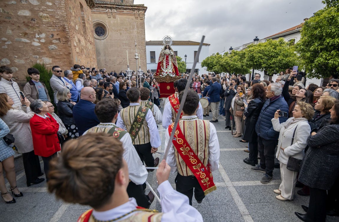 La procesión de la Virgen de Albricias en El Cerro de Andévalo, en imágenes