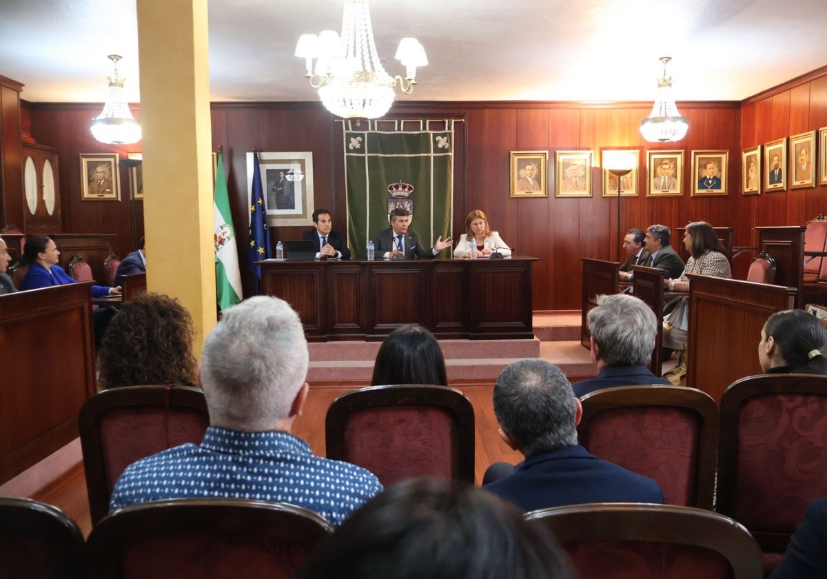 Reunión del consejero de Justicia con el alcalde de Lepe y los operadores jurídicos