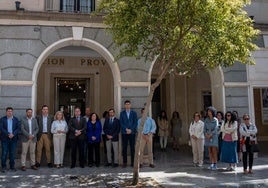 Minuto de silencio en la Diputación Huelva por el crimen machista de Rocío, asesinada en Cartaya