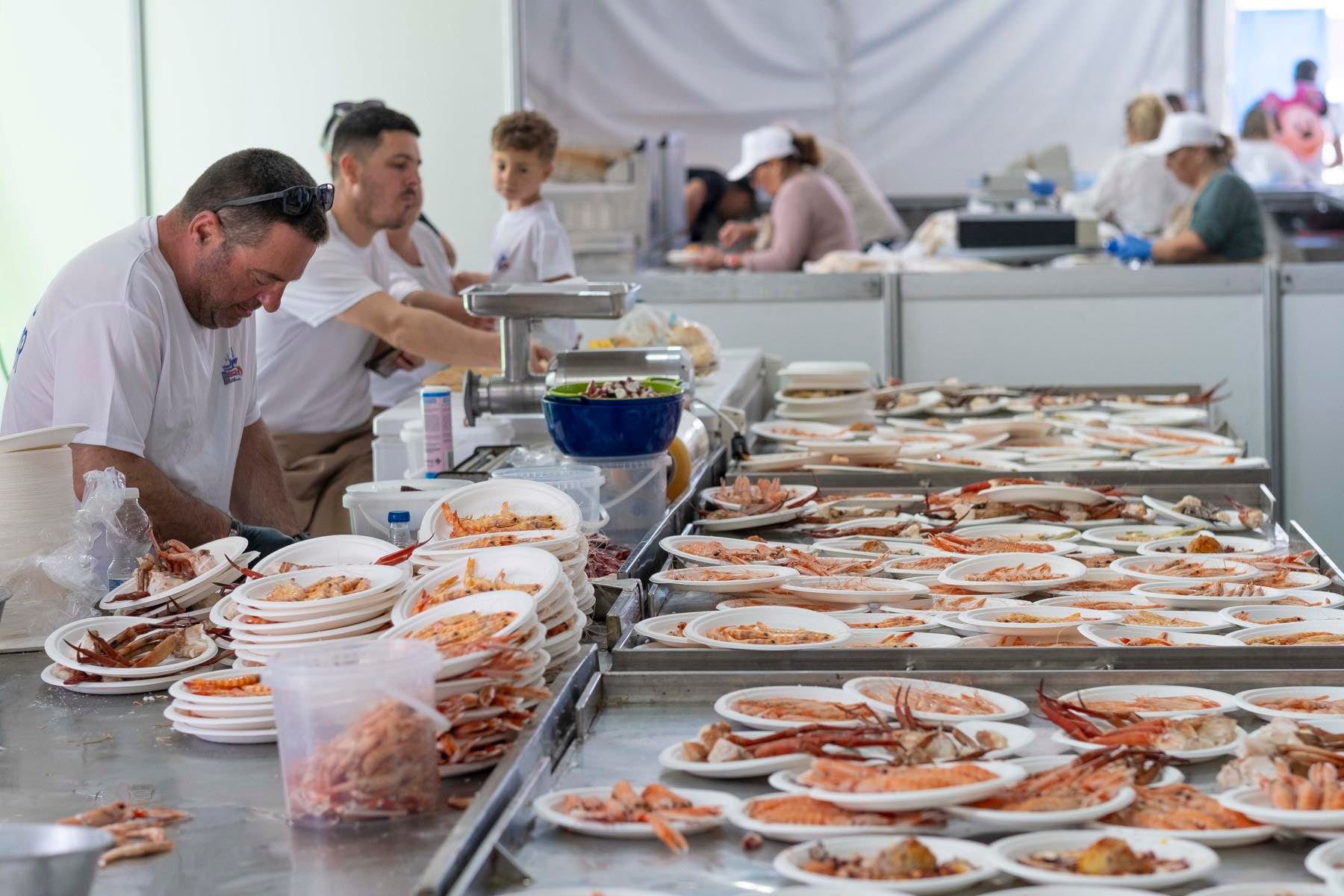 La jornada inaugural de la Feria de la Gamba de Punta Umbría, en imágenes