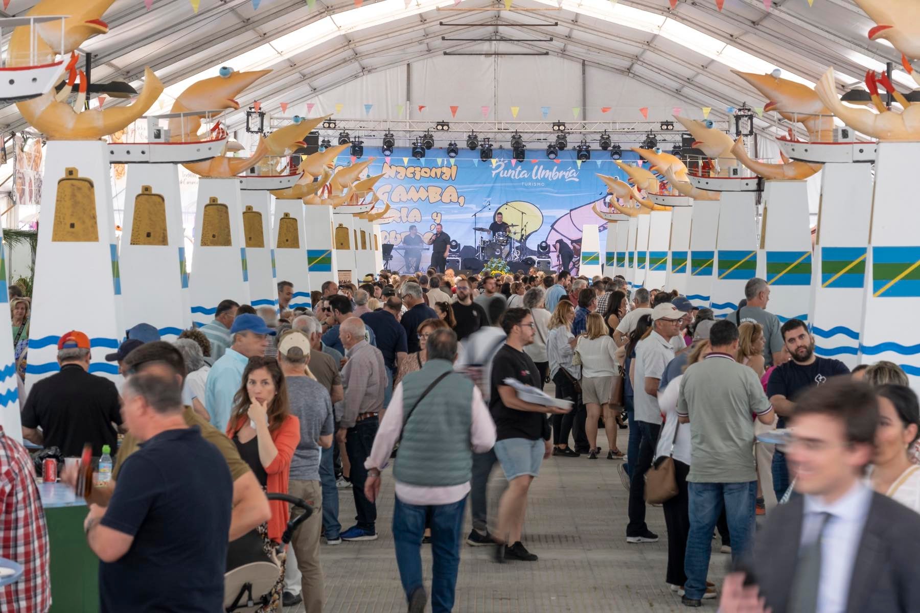 La jornada inaugural de la Feria de la Gamba de Punta Umbría, en imágenes