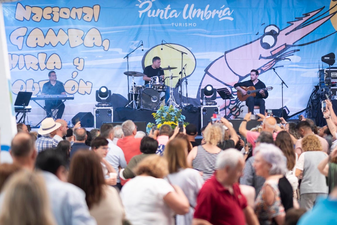 La celebración del 26 de Abril y la Feria de la Gamba de Punta Umbría, en imágenes