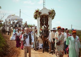Los peregrinos de Trigueros acompañan a San José Obrero hasta el recinto romero