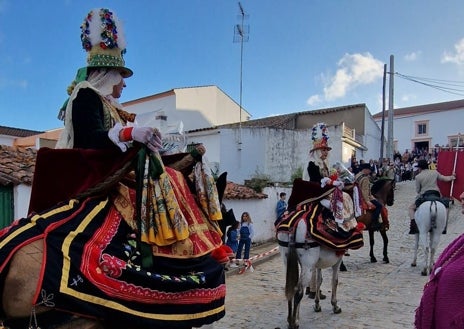 Imagen secundaria 1 - Arriba, paso por la rivera