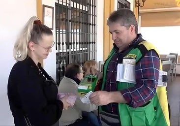 La ONCE reparte 80.000 euros en Moguer con su sorteo del Cuponazo: «¡Se me caen los premios!»