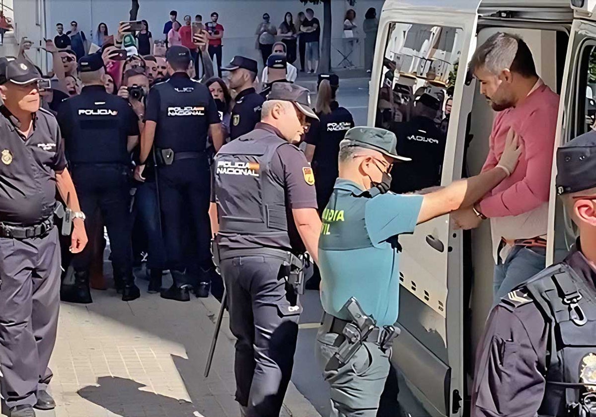 El acusado conducido a los juzgados tras su detención
