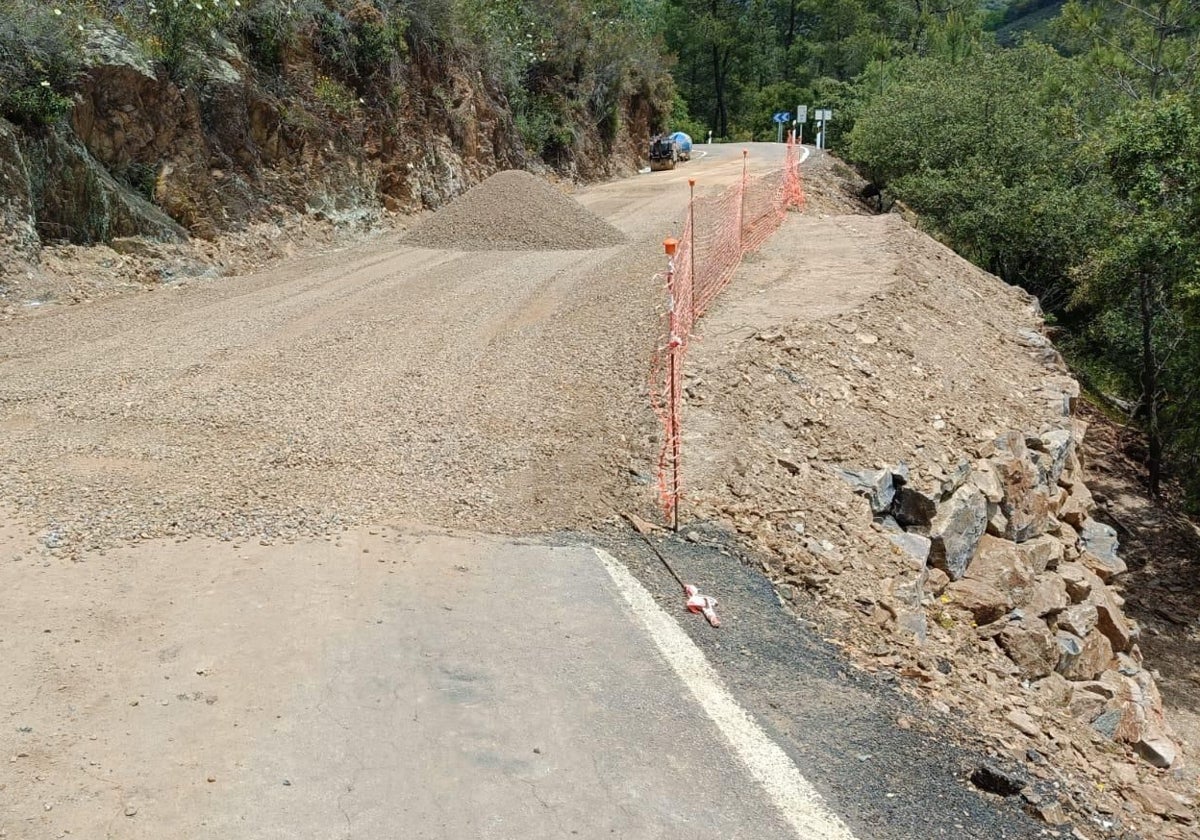 El corte se debió a los deslizamientos del talud y muros en obras de drenaje en varios puntos de la carretera HU-700