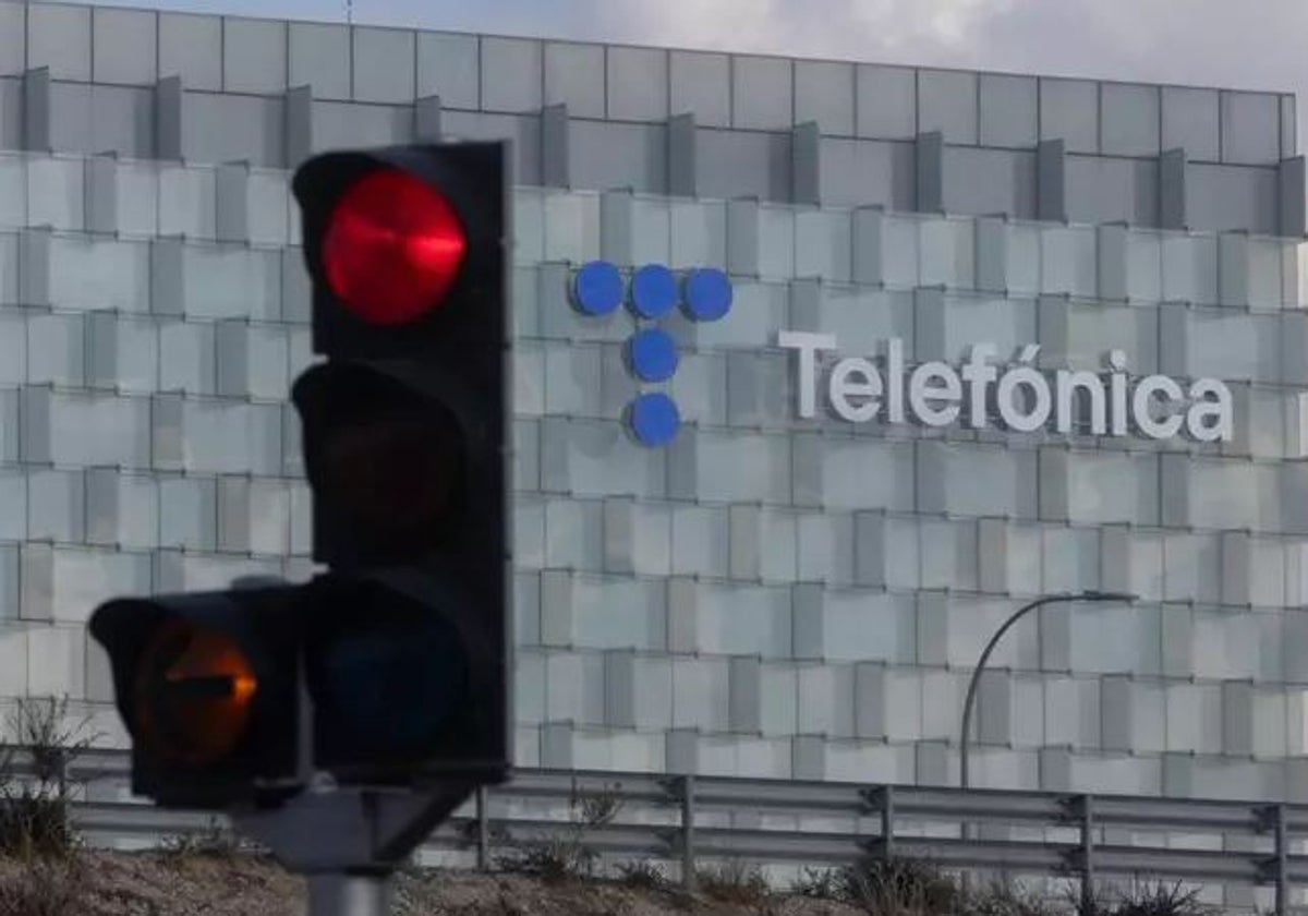 Fachada de la sede de Telefónica, en Madrid