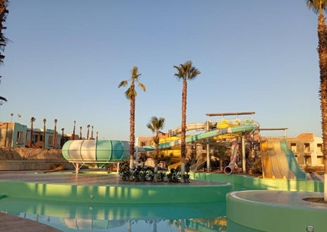Imagen secundaria 1 - Así es el nuevo parque acuático de Huelva: se encuentra en una de las playas más conocidas y está dentro de un hotel