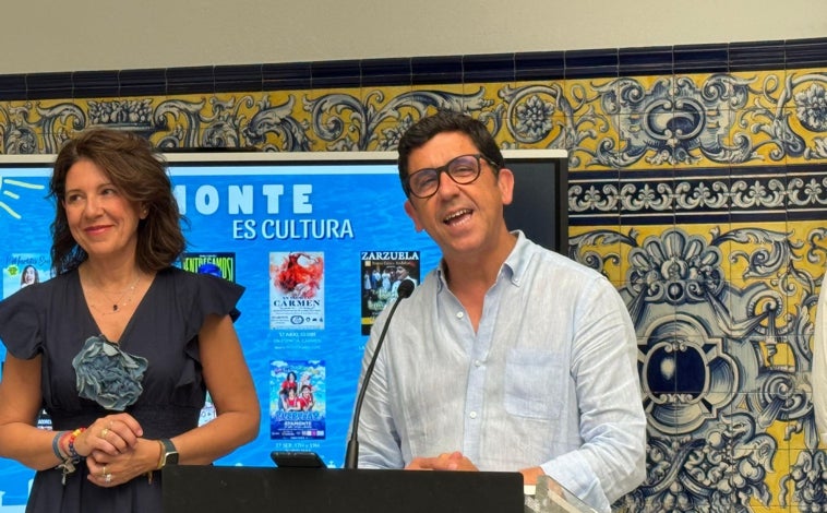 Imagen principal - Ayamonte apuesta por el buen humor con las actuaciones de Manu Sánchez, Martita de Graná, el Comandante Lara o Aguilera y Mení