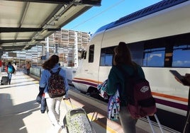 Nueva incidencia para los viajeros de los trenes con origen y destino Huelva: viajarán en autobús por obras en la vía