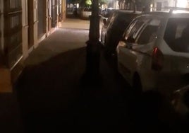 La mitad de los vecinos de una calle de La Palma, prácticamente a oscuras