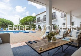 El increíble chalet que ha salido a la venta en la provincia de Huelva: se encuentra dentro de un campo de golf
