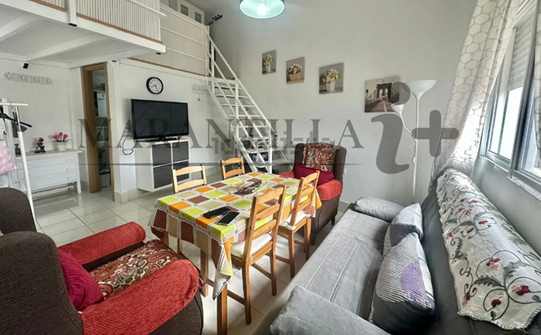 Imagen principal - Sale a la venta un piso amueblado en la costa de Huelva por 50.000 euros: se encuentra a 15 minutos de la playa