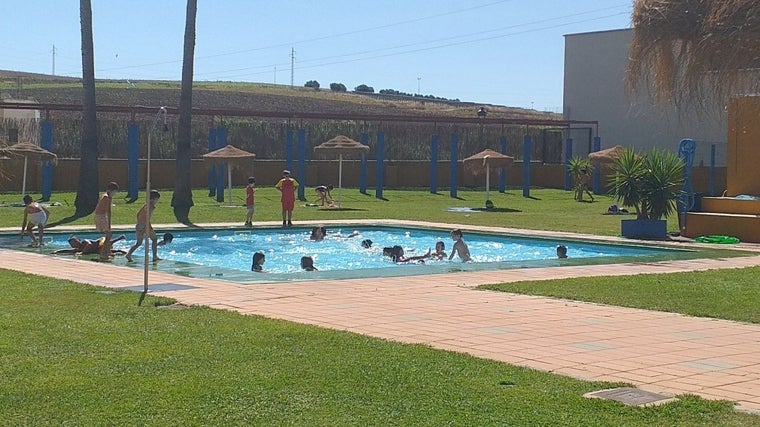 Precios y horarios de las piscinas municipales de Huelva: las mejores alternativas a la playa