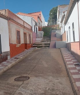 Imagen secundaria 2 - Sale a la venta por 39.000 euros una casa de tres habitaciones en uno de los pueblos más bonitos de Huelva