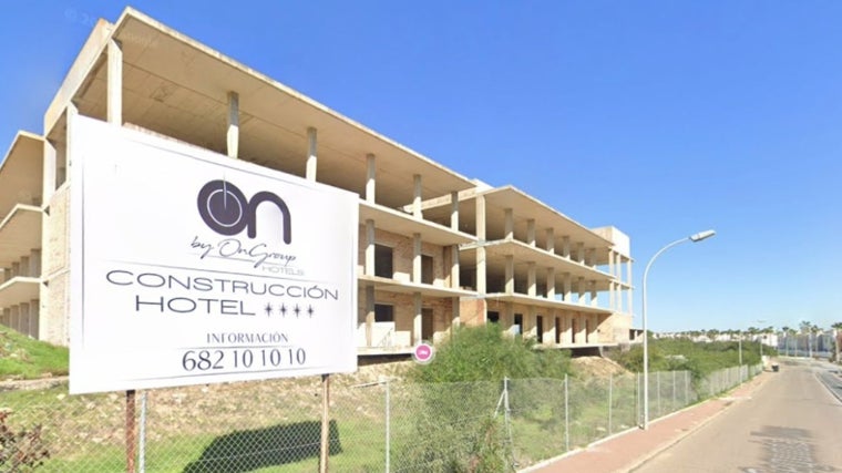 Hotel en construcción en Matalascañas