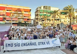 Cientos de vecinos reclaman ante el Ayuntamiento de Punta Umbría soluciones para «un Portil en regresión»