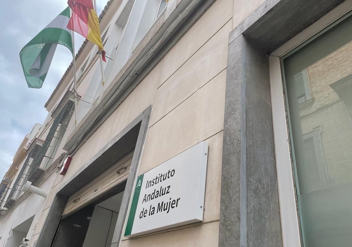 Fachada del Instituto Andaluz de la Mujer en Huelva