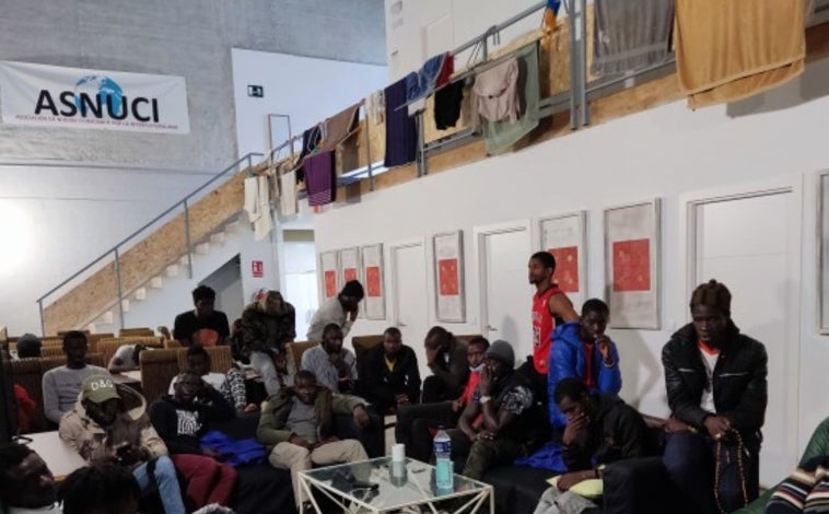 Imagen principal - Asnuci recauda fondos para instalar placas solares en sus instalaciones dedicadas a migrantes