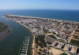 El alcalde de Punta Umbría dice que la situación de los chiringuitos no ha afectado al turismo: «Todo lo contrario»