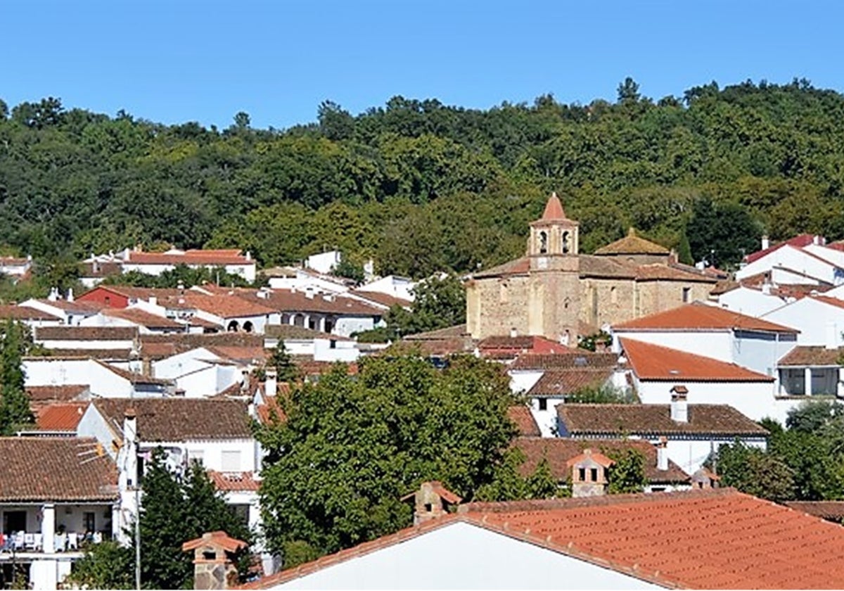 Panorámica del pueblo más alto de Huelva tiene menos de 250 habitantes y está rodeado de castaños