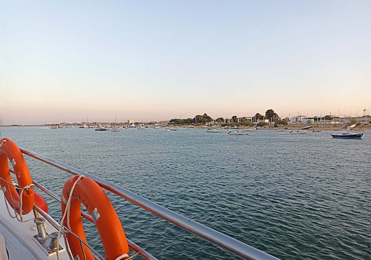 Un viaje en la Canoa de Punta Umbría, plan perfecto para los días que se avecinan