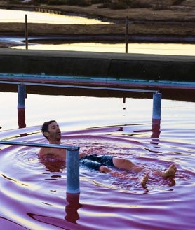 Imagen secundaria 2 - En este pueblo de Huelva te puedes bañar en un lago de magnesio que tiene grandes beneficios para la salud