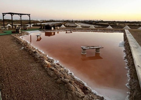 Imagen secundaria 1 - En este pueblo de Huelva te puedes bañar en un lago de magnesio que tiene grandes beneficios para la salud