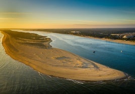 La única playa de Andalucía que tiene tres orillas está en Huelva: «Es un lugar espectacular»