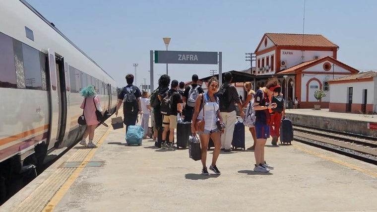 El tren de la Sierra vuelve a la vida: horarios y precios de la renovada línea Huelva-Zafra