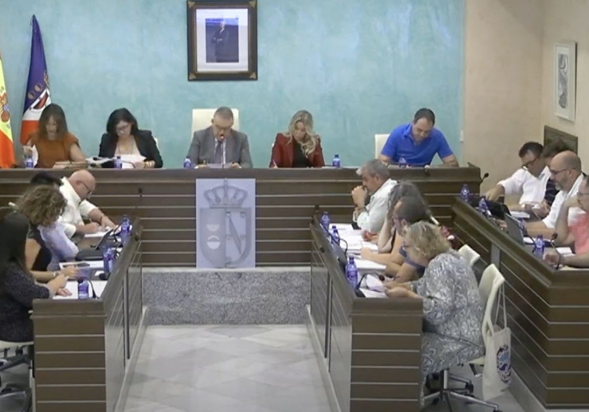 Un momento del pleno municipal de Almonte celebrado este jueves