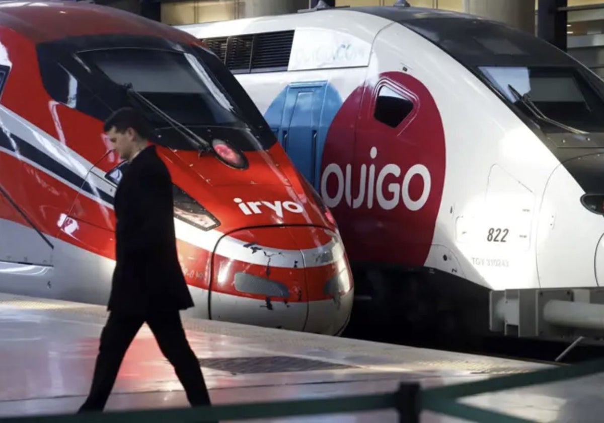 Dos trenes de Iryo y Ouigo, en una imagen de archivo