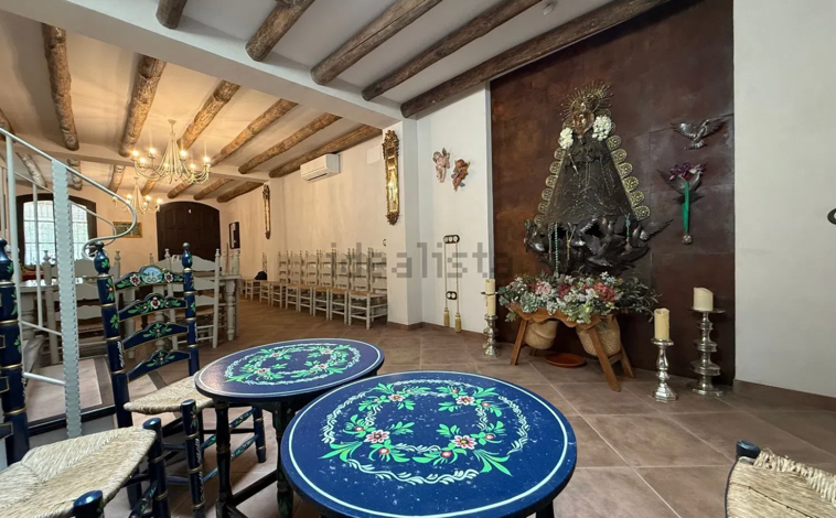 Imagen principal - Una de las casas más espectaculares de El Rocío sale a la venta: tiene un sinfín de habitaciones y ese es su increíble precio