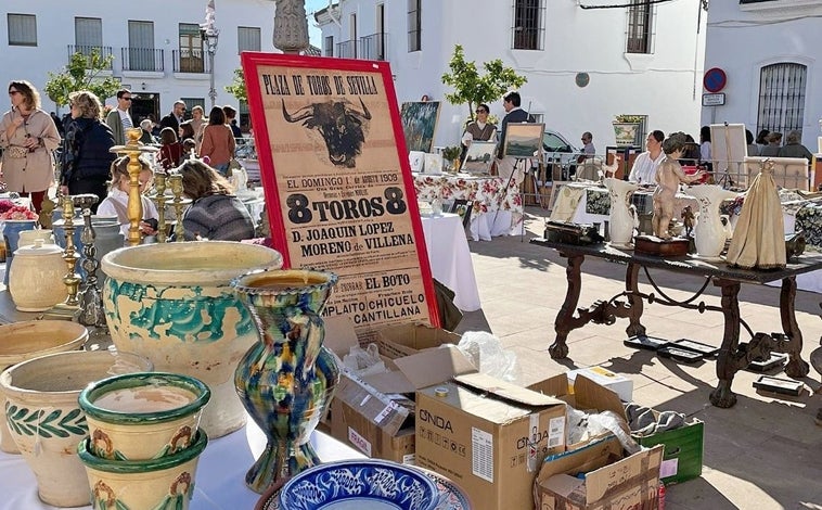 Imagen principal - La Feria de Antigüedades y Decoración de Higuera de la Sierra, una cita imprescindible en el otoño de la serranía de Huelva