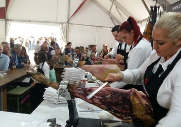 Este pueblo de Huelva celebra este mes la 'Feria del Jamón' más esperada de la provincia: habrá degustaciones, conciertos y concursos