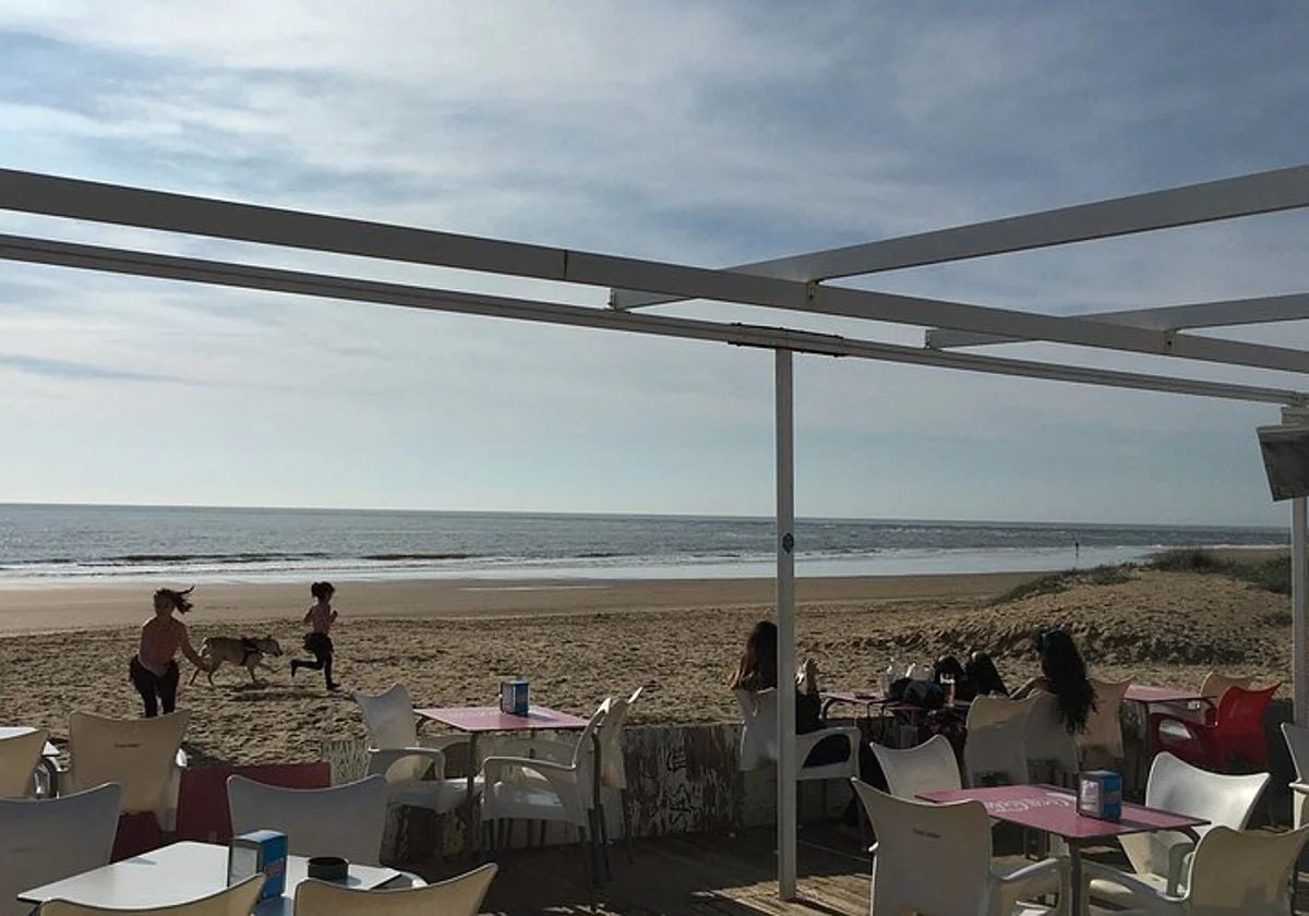 Vistas desde la terraza del chiringuito Er Matías, en la playa de Punta Umbría