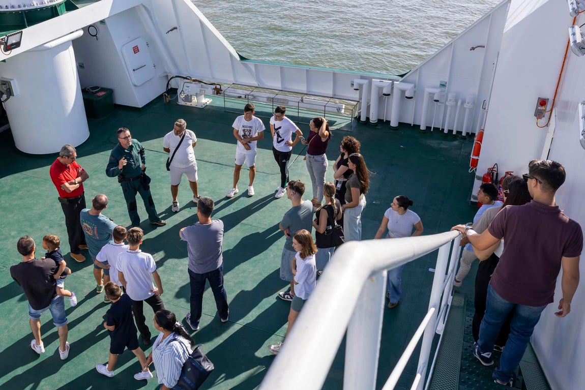 La visita al 'Duque de Ahumada' de la Guardia Civil, en imágenes