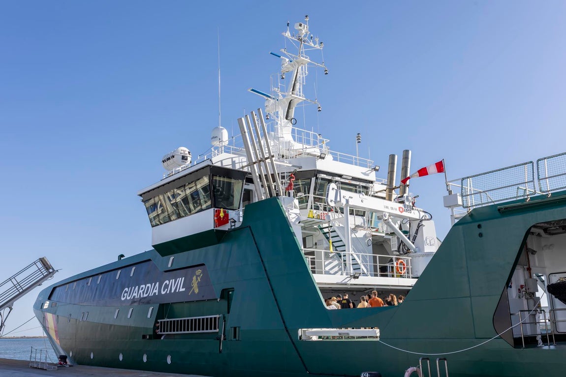 La visita al 'Duque de Ahumada' de la Guardia Civil, en imágenes