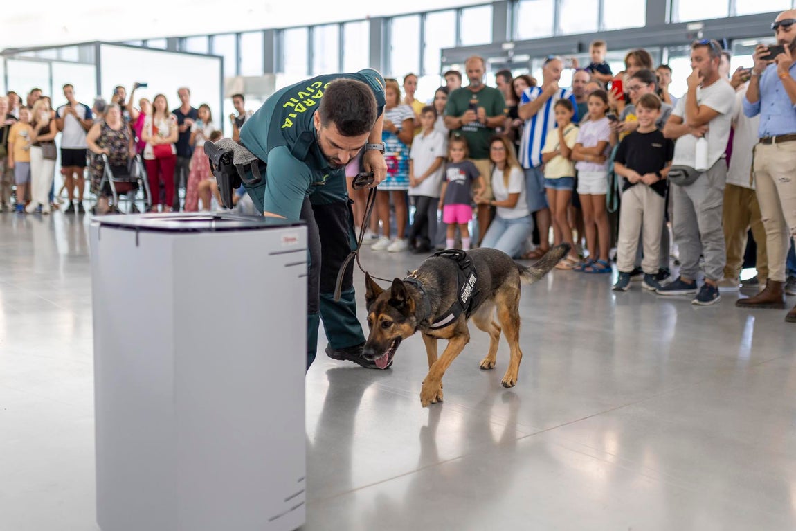 La visita al 'Duque de Ahumada' de la Guardia Civil, en imágenes
