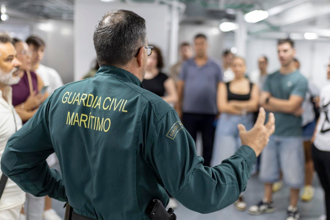 La visita al 'Duque de Ahumada' de la Guardia Civil, en imágenes