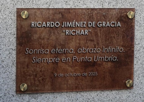 Imagen secundaria 1 - La bonita iniciativa de homenajear a 'Richar' "ha unido a todo el pueblo de Punta Umbría"