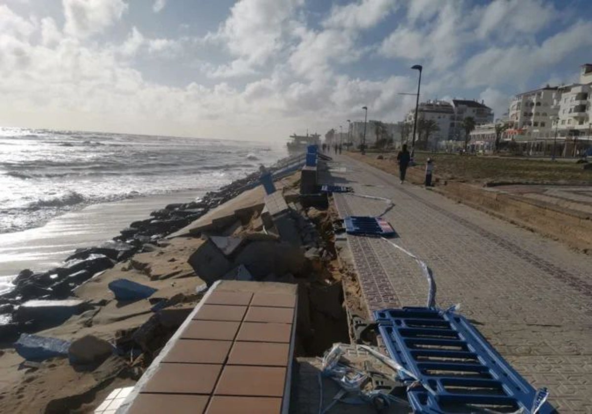 El dañado Paseo Marítimo de Matalascañas